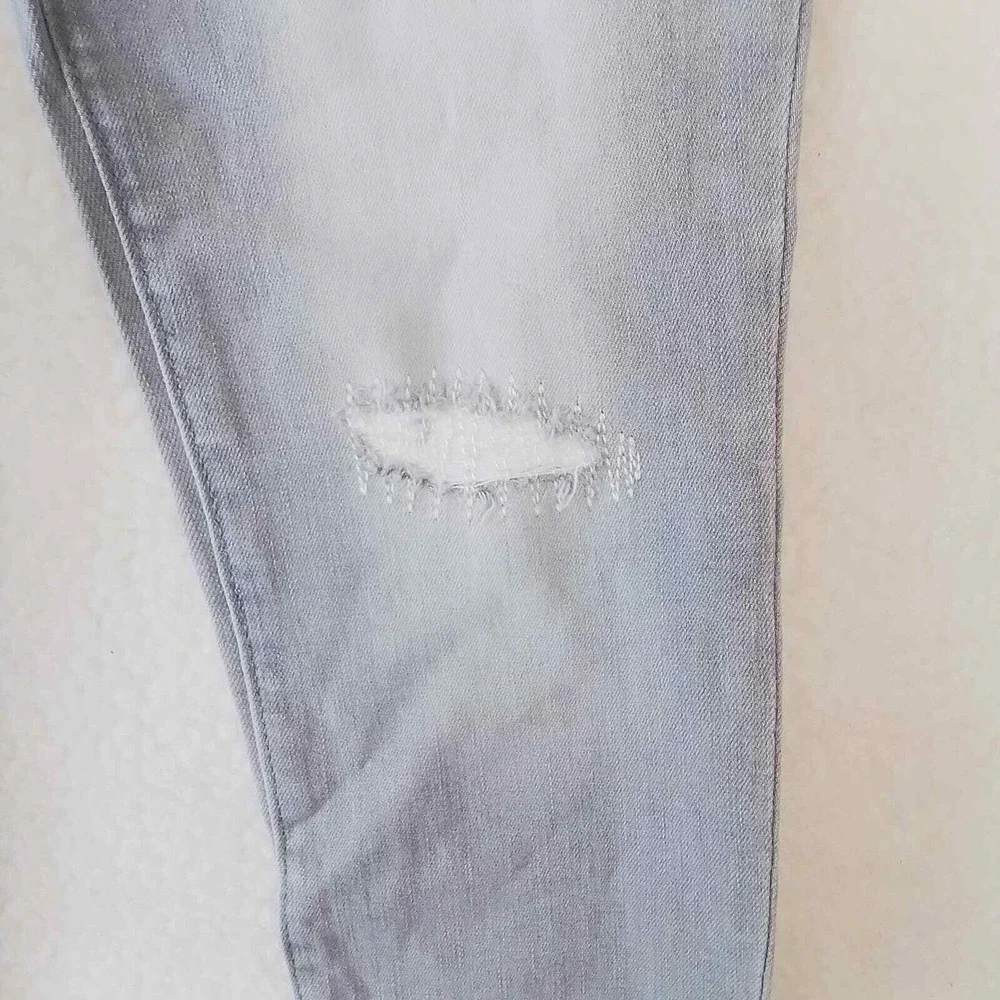 OshKosh Mid Rise Jegging‎ Girl's Size 10 in Light Wash Denim w/ Distressing